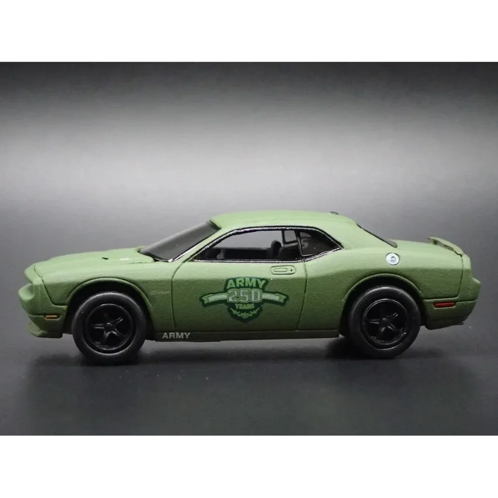 Johnny Lightning Army 250 years  2014 Dodge‎ Green Challenger R/T  Version B